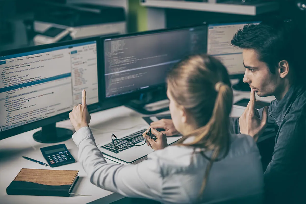 Kadr z pracy zespołu naszego software house w Warszawie.