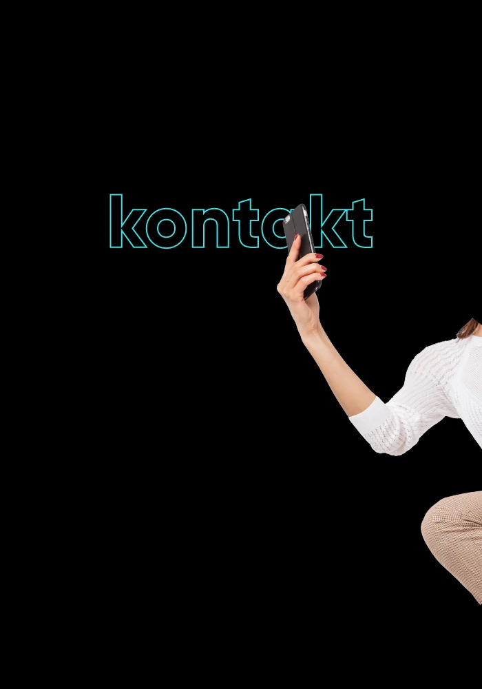 Kobieta ze smartfonem w dłoni obok napisu kontakt